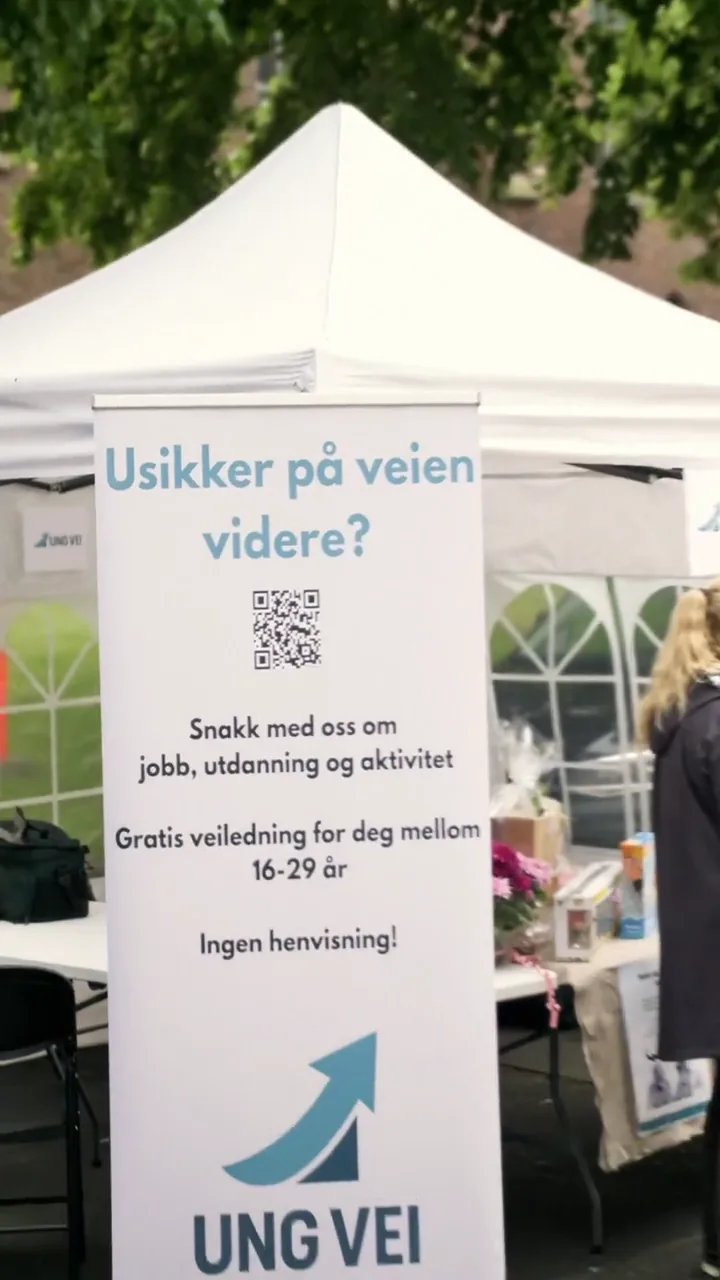 Informasjonsskilt på standen til Ung Vei